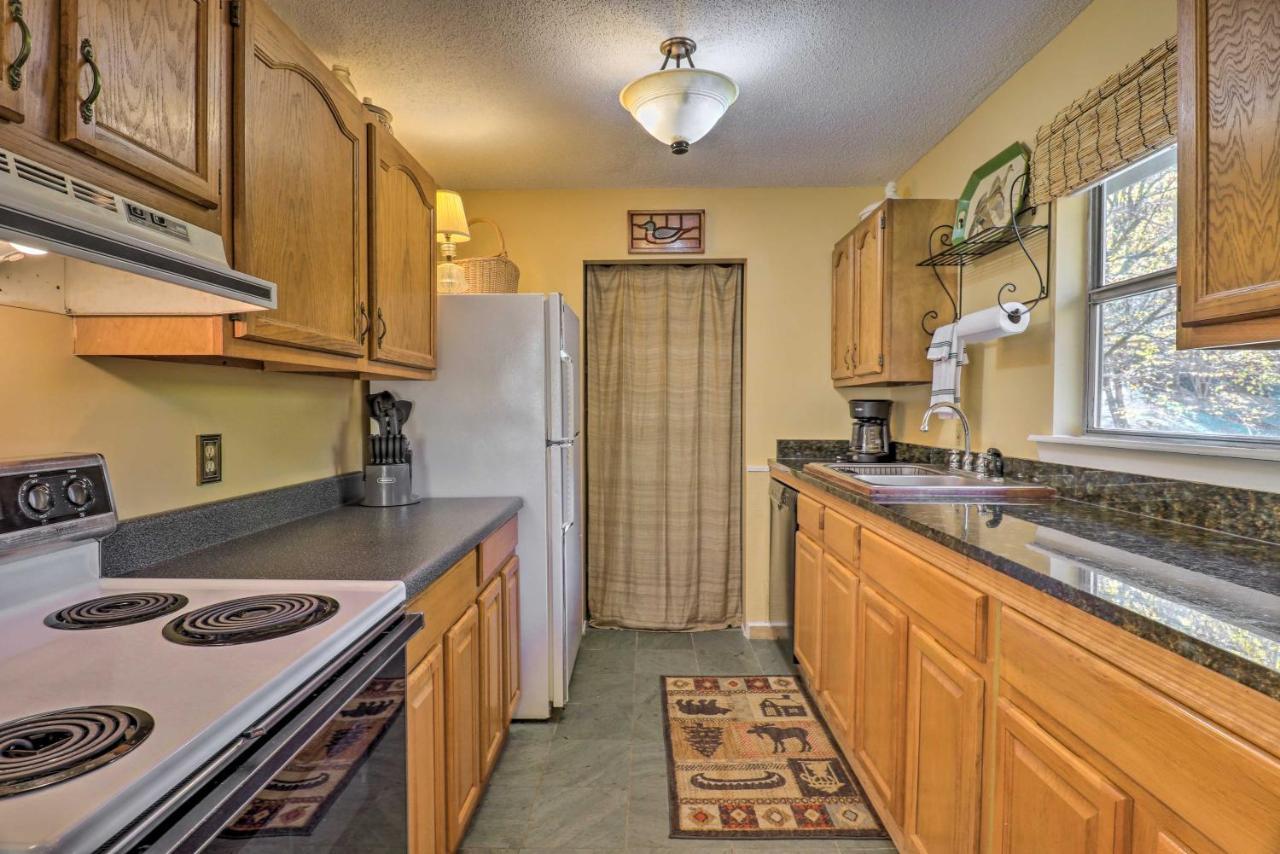 Вилла Creekside Retreat With Deck, 18 Miles To Wolf Ridge Weaverville Экстерьер фото